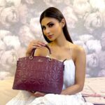 Mouni Roy Instagram – Can’t pick just one from these gorgeous @lavieworld bags. Swipe and comment which bag matches my look the best! Buy stunning #laviebags during #AjioAllStarSale only on @ajiolife

#lavieworld #lavieloving #lavieenrose #laviesport #fickleisfun #ad