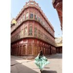 Mrunal Thakur Instagram - Back where I belong 💕 Bikaner-the City of Heritage Haveli's