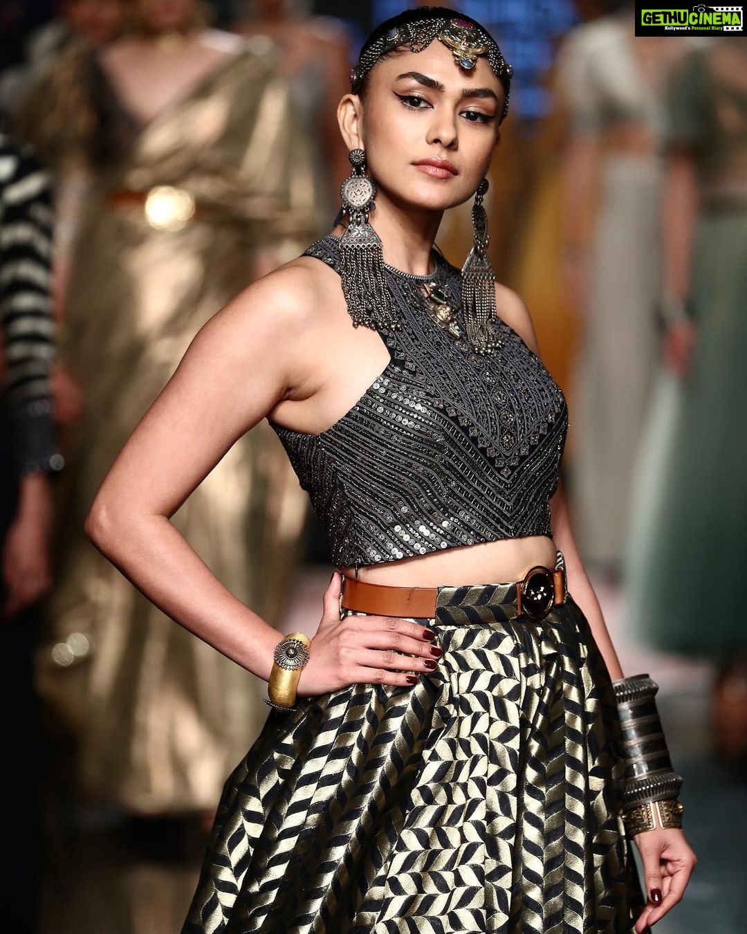 Mrunal Thakur Instagram - So happy to be back on the runway as @jjvalaya ‘s showstopper at the FDCI x Lakme Fashion Week. @lakmefashionwk Congratulations @jjvalaya on completing 30 years in the fashion industry 🎉 @hoorvi.j.valaya you’re ❤️ @nitinsaini_hair @apalabysumitofficial @missblender @aashianahluwalia dream team❤️🔥❤️🔥❤️🔥