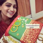 Nakshathra Nagesh Instagram – True facts! 

1. I am holding a cake and it’s 100% edible! 
2. I made my husband take a 100 photos and wait for 2 hours to cut it because it was too pretty 😍 
3. @cakekart.in can make the sky fall down because I don’t think there’s anything they can’t do. 🙈 I mean just looook! 

You can try to buy me a million gifts but every celebration feels incomplete without a special cake and that’s where @cakekart.in makes every dream come true! 

Thank you soooo much @cakekart.in . You are going to be troubled very often now 😋