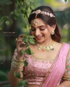 Nakshathra Nagesh Instagram - Recent most favourite shoot! Love the team ❤️ Mua : @jaanumakeoverartistry Hairdo : @vanitha_makeover Outfit : @plush_boutique_jb Jewellery : @chennai_jazz Photography : @single_sparrow_photography
