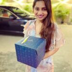 Nakshathra Nagesh Instagram - Why am I posing with the box? Because all of you know how fantastic their cakes taste and how much I love them, but honestly, what makes me keep going back to them is their brand. @moonbakes.co is always growing, always coming up with something new, yet so humble and consistent with what’s amazing about them. I enjoy the whole process from choosing the design and flavour to happily licking the cake base! ❤️ thank you for being a part of all my celebrations and making it complete. Wearing @polagoclothing