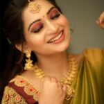 Nakshathra Nagesh Instagram - When the magician @camerasenthil gives you so many shots that you love ❤️ MUA: @bhavani_makeup_artistry thank you for such an awesome shoot!! Hairdo: @Vanitha_makeover Saree: @saii_boutique Blouse : @kalpana_bridal__blouse Drapist: @Diamondsareedrapist Jewels :@new_ideas_fashions Flowers: @poovai_bridal_flowers Shotby: @camerasenthil