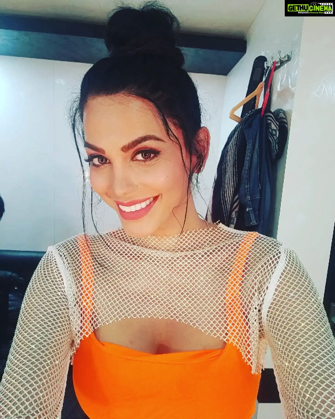Natasha Suri Instagram - Spot the difference.. #TIPPPSY