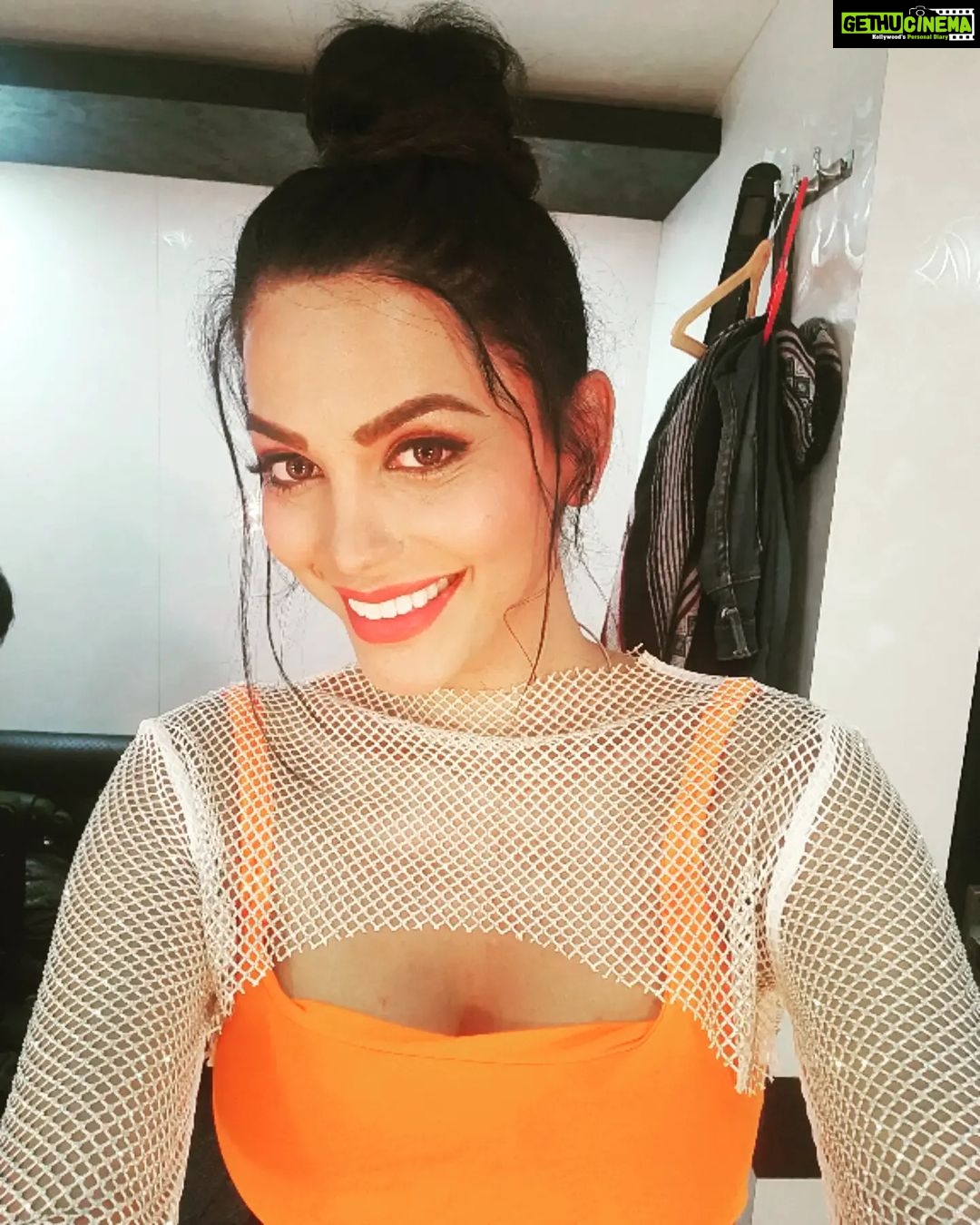 Natasha Suri Instagram - Spot the difference.. #TIPPPSY
