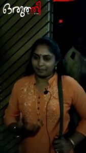 Navya Nair Instagram - പ്രിയപ്പെട്ട സൗമ്യ... നിങ്ങളുടെ ധീരത കേരളമറിയട്ടെ ഒരുത്തിയിലൂടെ .. Soumya’s reaction after watching oruthee ..