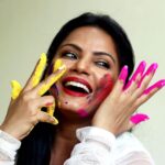 Neetu Chandra Instagram - होली की बहुत बहुत शुभकामनाएं 💙💚💛🧡🤍♥️ #happyholi #holi #holifestival #colors #happiness