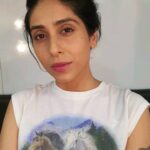 Neha Bhasin Instagram - One of my first few transition Reels 😜 @abhinavmishra_ @malabargoldanddiamonds @ankiitaapatel #NehaBhasin #transitionreels #transition