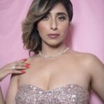 Neha Bhasin Instagram - Caption this ❤️