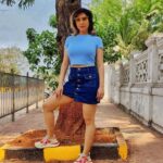 Neha Bhasin Instagram - Armed with dreams and positivity chali main ♥️ #bepositive #NehaBhasin