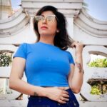 Neha Bhasin Instagram - Armed with dreams and positivity chali main ♥️ #bepositive #NehaBhasin