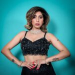 Neha Bhasin Instagram – Black and Blue 😉

Outfit by @jiyabyveerdesignstudio
Styled by @ankiitaapatel
Assisted by @nehasarkar04