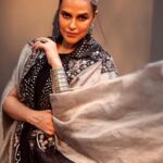 Neha Dhupia Instagram - Flare … #hostmodeon @criticschoicefilmawards … in @samantchauhan styled by @ayeshakhanna20 muah @venusferreira managed by @thakkerrishi 📸 @kapilcharaniya