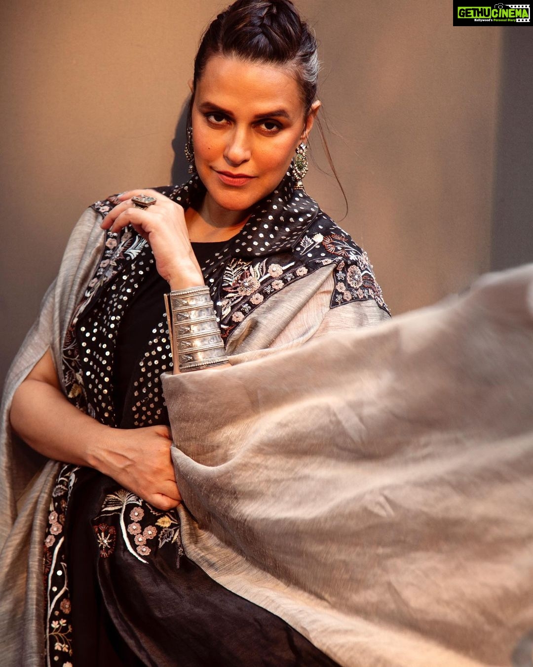 Neha Dhupia Instagram - Flare … #hostmodeon @criticschoicefilmawards … in @samantchauhan styled by @ayeshakhanna20 muah @venusferreira managed by @thakkerrishi 📸 @kapilcharaniya