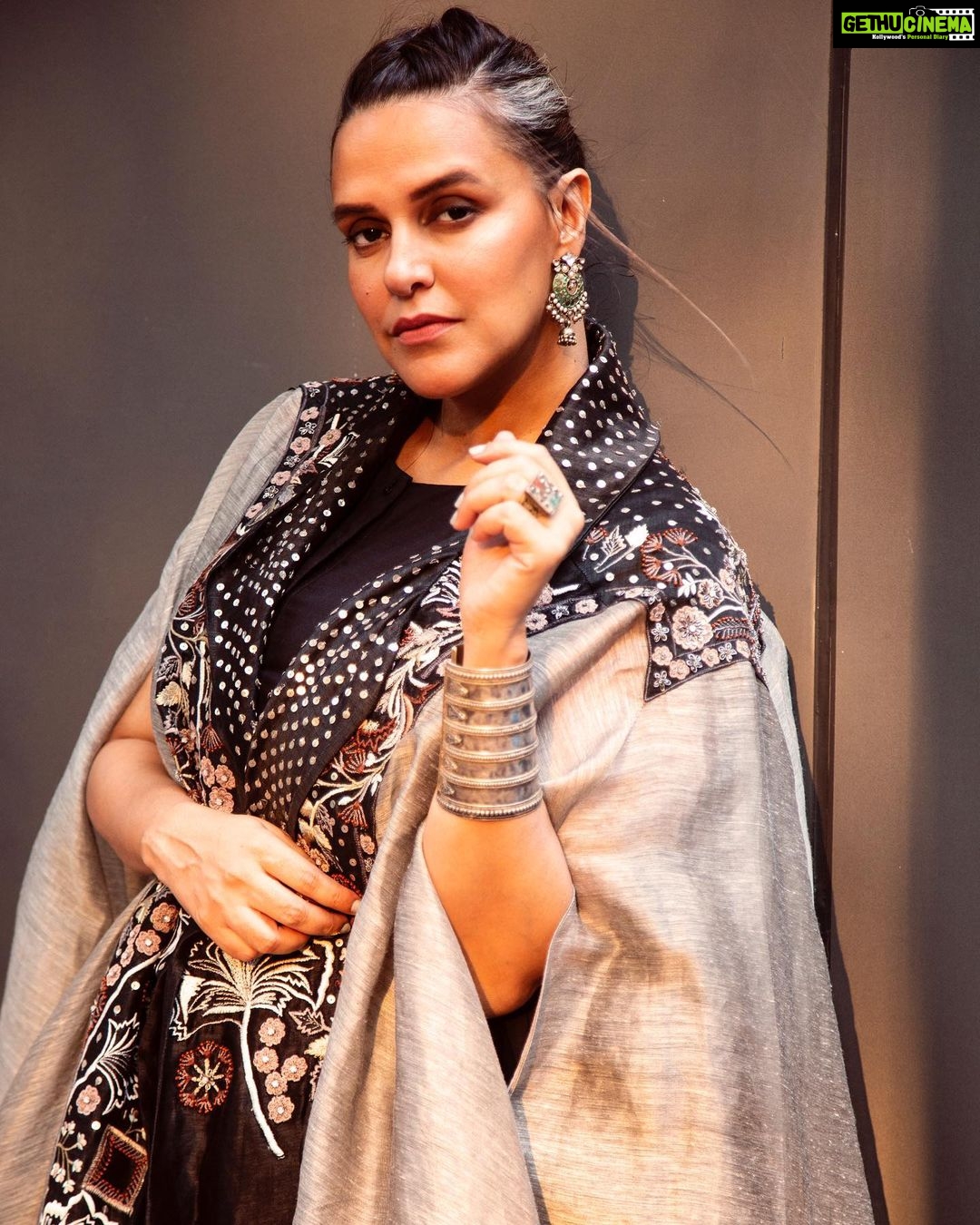 Neha Dhupia Instagram - Glare 👀 … #hostmodeon @criticschoicefilmawards in @samantchauhan styled by @ayeshakhanna20 muah @venusferreira managed by @thakkerrishi 📸 @kapilcharaniya