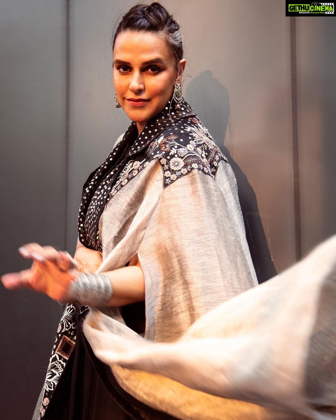 Neha Dhupia Instagram - Flare … #hostmodeon @criticschoicefilmawards … in @samantchauhan styled by @ayeshakhanna20 muah @venusferreira managed by @thakkerrishi 📸 @kapilcharaniya