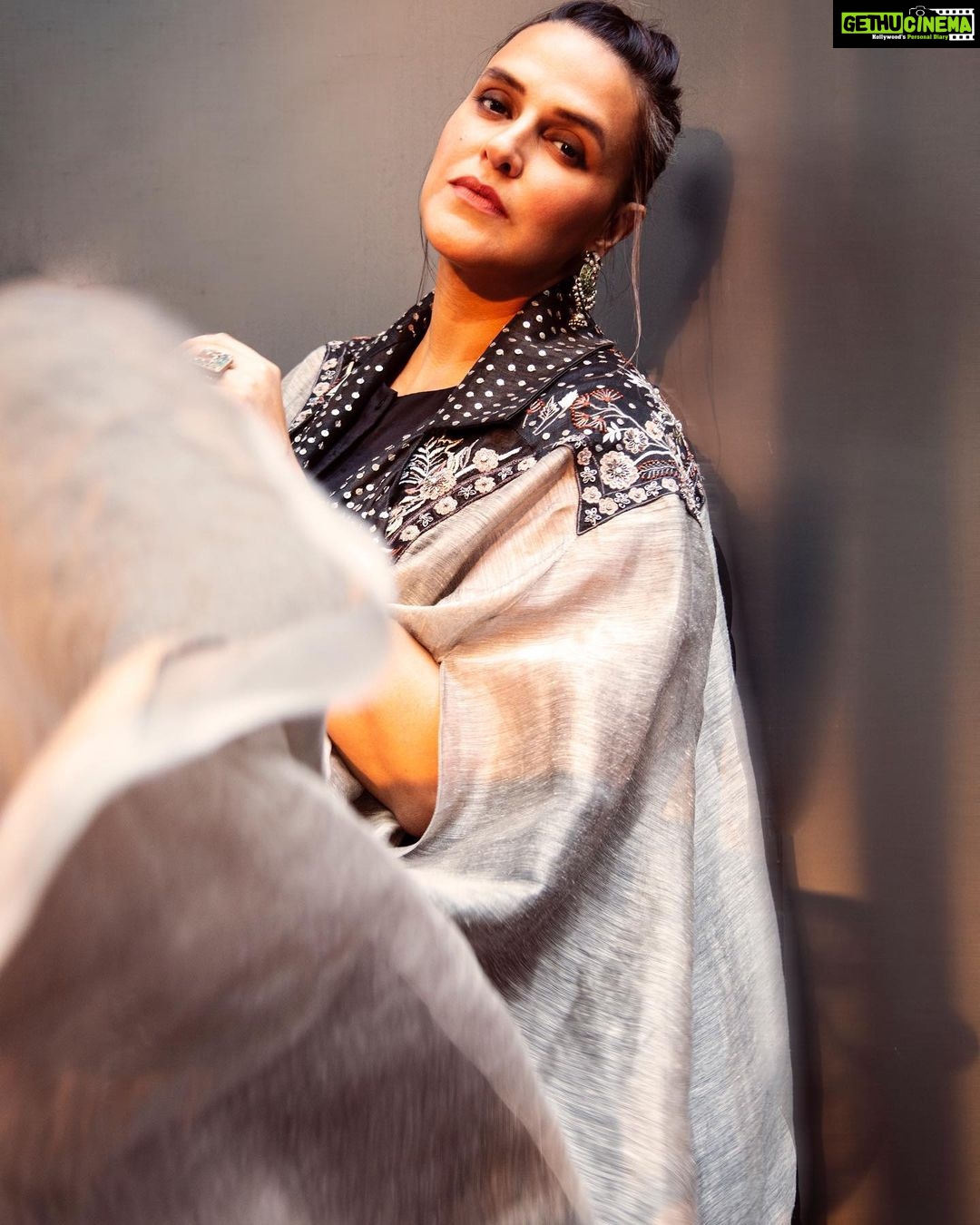 Neha Dhupia Instagram - Flare … #hostmodeon @criticschoicefilmawards … in @samantchauhan styled by @ayeshakhanna20 muah @venusferreira managed by @thakkerrishi 📸 @kapilcharaniya