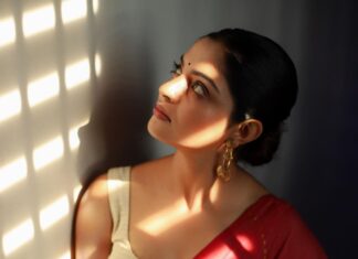 Nikhila Vimal Instagram - It’s better to look up 😉 Saree : @roukabysreejithjeevan Styling: @styledbysmiji Jewellery: @celia_palathinkal Makeup: @sajithandsujith Photographer: @athul_krishna________