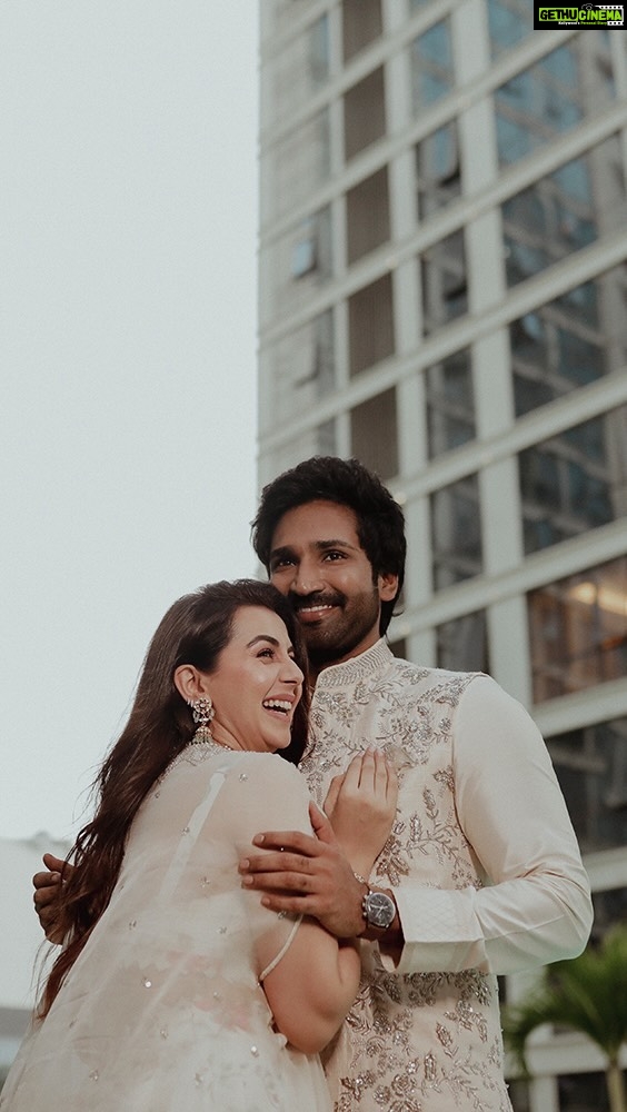 Nikki Galrani - 380.8K Likes - Love. Happiness. Positivity ♥️♾
Outfits by @anushreereddydesign
Nikki’s Jewelry by @vajrjewels
Styled by @neeraja.kona
Assisted by @manogna_gollapudi
Makeup & Hair by @page3salonalwarpet
Video by @camerasenthil @weddingbycamerasenthil
Decor by @designquotient_dq
Song : Nee Kavithaigala instrumental by Shravan Shridhar
No copyright infringement intended