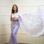 Nisha Agarwal Instagram – Flaunting my love for Lavenders and How 🍃💜
On me is this amazing saree from @roots.handlooms 

#rootshandlooms #indiantextiles #supportindiandesigners #ad