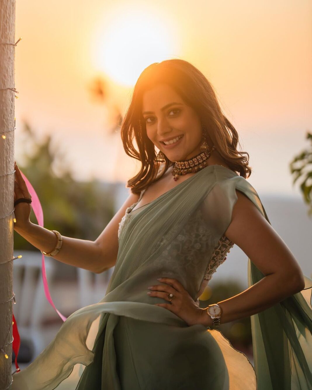 Nisha Agarwal Instagram - Photographer appreciation post! Team @piyush_tanpure are super talented. They just know their work, lighting and camera angles so beautifully that working with them is absolutely effortless. Apart from this @piyush_tanpure has started @craftingemotions to capture candid moments at personal events. Leave aside their work, they are such wonderful people, each one of them! That I had an instant connect with the team. Right from @piyush_tanpure @street_baba to their fabulous editing team - Pooja and Summit. Lots of love to my amazing team who make me look good on screen. This stunning image was taken at @kajalaggarwalofficial ‘s godh bharai. Adding to the look is this gorgeous ruffled saree from @ridhimehraofficial and make up by @khush.mua #photography #candidpicture #weddingphotography
