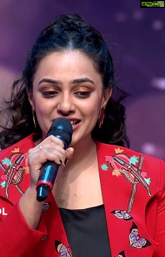 Nithya Menen Instagram - ఇప్పుడు మొదలవుతుంది అసలైన మజా! Who is going to be among the #Top12 voices of 'Telugu Paataki World's Biggest Stage'? Find out on #TeluguIndianIdol🎙️ Episode 5 - Theatre round. Premieres this Friday.