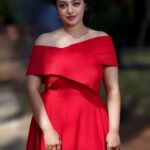 Nithya Menen Instagram - Gala Rounds of Indian Idol are here ! 🎉 Outfit : @official_rutuneeva Styling - @harmann_kaur_2.0 @poojakaranam Shot by - @valmikiramuphotography Jewellery - @tuluaindia @shopanatina MUA - @makeupartistpj Hair - @meghna_hairstylist