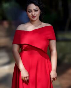 Nithya Menen Instagram - Gala Rounds of Indian Idol are here ! 🎉

Outfit : @official_rutuneeva
Styling - @harmann_kaur_2.0  @poojakaranam
Shot by - @valmikiramuphotography
Jewellery - @tuluaindia
@shopanatina 
MUA - @makeupartistpj
Hair - @meghna_hairstylist