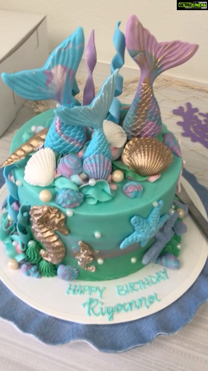 Panchi Bora Instagram - Thank you @bluecakebowman for the perfect cake..it’s stunningly gorgeous! Riyanna was one happy lil girl today🧜♀️💜 P.s: I love cakes especially when they look so gorgeous :)