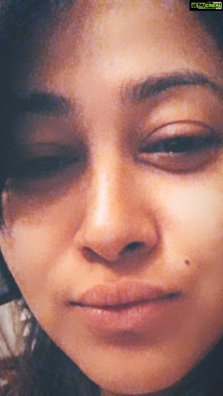 Panchi Bora Instagram - If you can make a heart with your lips you have perfect lips! Almost 💋 Kindly focus on lips Ignore the nostrils 🙏 😂 I ❤️ you #reelitfeelit