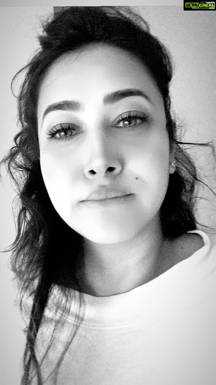 Panchi Bora Instagram - Me everytime I listen to this song!! #singerismybestfriend