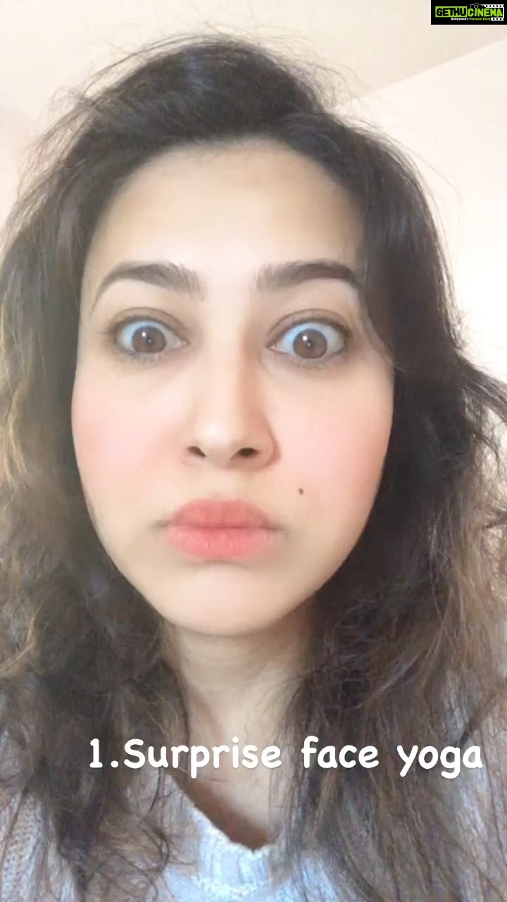 Panchi Bora Instagram - Face yoga..trying to avoid future wrinkles! Face yoga se hoga! 😁 Note: not love *move 😂 typo error please ignore 😅