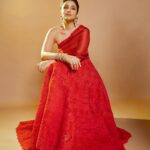 Parineeti Chopra Instagram - Old world romance ..🌹