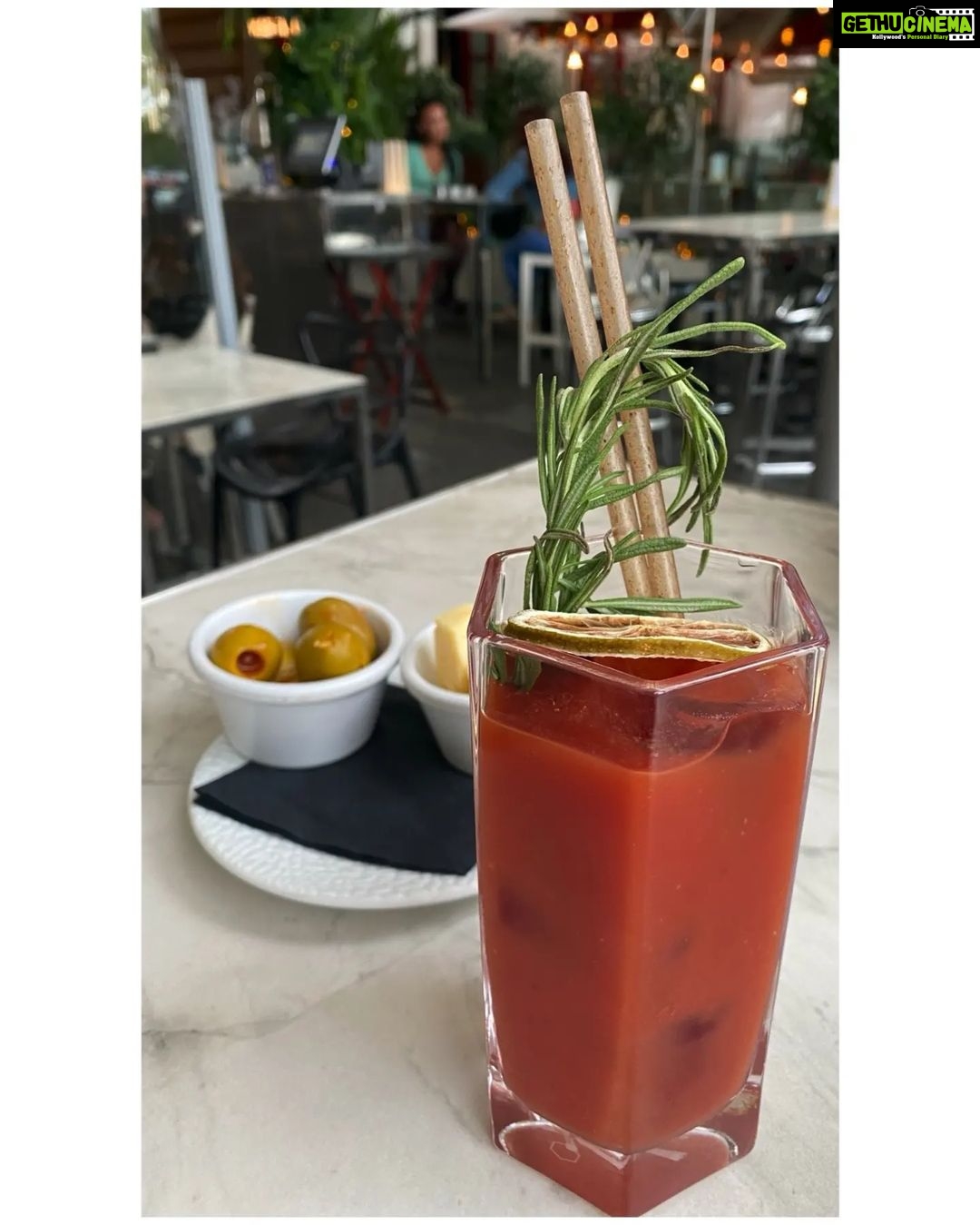 Parul Yadav Instagram - That smile on my face is sponsored by food. #PYTravelDiaries #GoodFoodGoodMood #NourishToFlourish #IgFoodies #FoodConnoisseur #FoodIsForTheSoul #EatYourVeggies #EatWell #Nourishment #OliveYou #EatSleepRepeat #YumInMyTum #FoodIsEverything #TuesdayTravels #TuesdayMood #TuesdayPost #ThrowbackPics #SpainTravel #SpainFood #SwipeLeft #SandalwoodAdda #SandalwoodActress #NammaBengaluru #NammaKannada Madrid, Spain