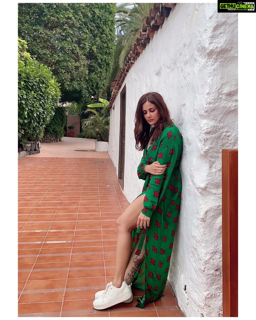 Parul Yadav Instagram - The solo traveller seeking herself! #PYTravels #PYTravelDiaries #PYStyleFile #TravelLifeLove #TravelLifestyle #HeyInstaFam #TravelDiaries #TravelGram #WaybackWednesday #OOTDStyle #OOTDIndian #CasualFashion #AmidstNature #PeaceMindPeacefulLife #SoloTravelGirl #SoloTravelDairies #SpainTravel #KannadaSandalwood #KannadaHeroine #NammaSandalwood #NammaBangaluru #NammaBangalore #NammaKarnataka #WednesdayMood #WednesdayPost #WednesdayStyle #TravelMemories