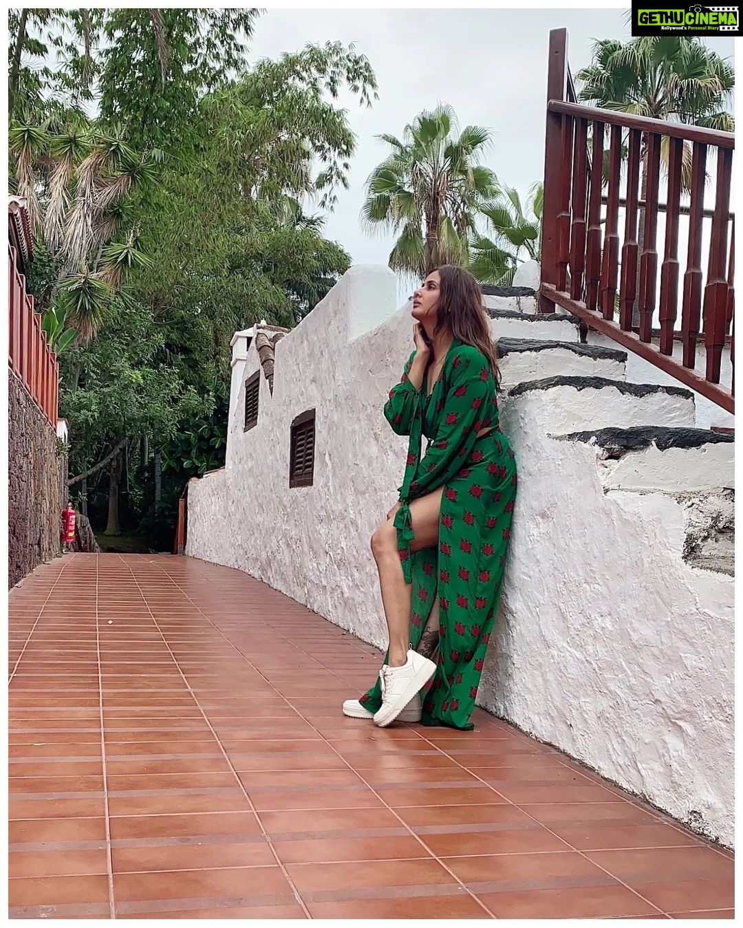 Parul Yadav Instagram - The solo traveller seeking herself! #PYTravels #PYTravelDiaries #PYStyleFile #TravelLifeLove #TravelLifestyle #HeyInstaFam #TravelDiaries #TravelGram #WaybackWednesday #OOTDStyle #OOTDIndian #CasualFashion #AmidstNature #PeaceMindPeacefulLife #SoloTravelGirl #SoloTravelDairies #SpainTravel #KannadaSandalwood #KannadaHeroine #NammaSandalwood #NammaBangaluru #NammaBangalore #NammaKarnataka #WednesdayMood #WednesdayPost #WednesdayStyle #TravelMemories