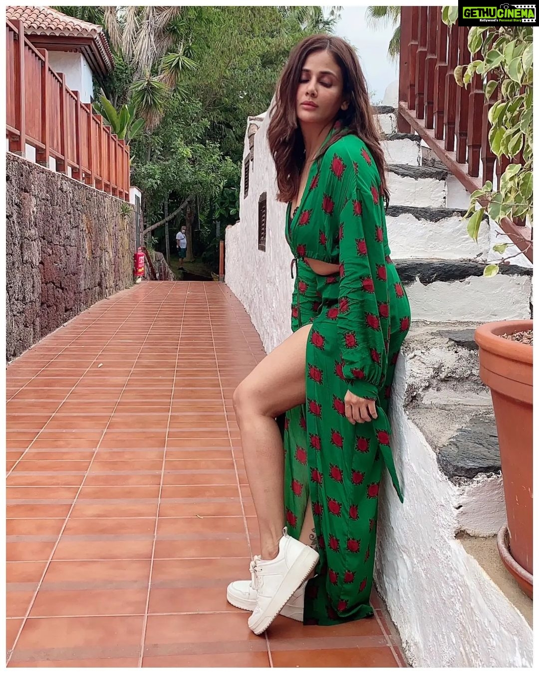 Parul Yadav Instagram - The solo traveller seeking herself! #PYTravels #PYTravelDiaries #PYStyleFile #TravelLifeLove #TravelLifestyle #HeyInstaFam #TravelDiaries #TravelGram #WaybackWednesday #OOTDStyle #OOTDIndian #CasualFashion #AmidstNature #PeaceMindPeacefulLife #SoloTravelGirl #SoloTravelDairies #SpainTravel #KannadaSandalwood #KannadaHeroine #NammaSandalwood #NammaBangaluru #NammaBangalore #NammaKarnataka #WednesdayMood #WednesdayPost #WednesdayStyle #TravelMemories