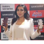Parvatii Nair Instagram - Had a wonderful experience at the Samsung Galaxy S22 series launch at the Reliance Digital store in Chennai. The feature that i am in love with is the triple rear camera that has the 12 MP Ultra Wide Camera. My whole gang can fit in 😉 If your love clicking photos with your gang and looking for a phone that has this and more, the Samsung S22 series is the one you should check out. Visit Reliance Digital today and check out the Galaxy S22 series. #GalaxyS22 #EpicUnboxing #ad @reliance_digital