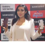 Parvatii Nair Instagram – Had a wonderful experience at the Samsung Galaxy S22 series launch at the Reliance Digital store in Chennai. The feature that i am in love with is the triple rear camera that has the 12 MP Ultra Wide Camera. My whole gang can fit in 😉 If your love clicking photos with your gang and looking for a phone that has this and more, the Samsung S22 series is the one you should check out. 
Visit Reliance Digital today and check out the Galaxy S22 series.
#GalaxyS22 #EpicUnboxing #ad 
@reliance_digital