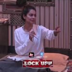 Payal Rohatgi Instagram - He is playing very dirty game. We proud of you Payal ji🙏🇮🇳 Posted @withregram • @altbalaji @munawar.faruqui se frustrated, dono inmates bane friends! Watch Judgement Day episode streaming tonight at 10:30 pm. Play the @lockuppgame now. @ektarkapoor @kanganaranaut @kkundrra @karanvirbohra @babitaphogatofficial @poonampandeyreal @missnisharawal @officialsaishashinde @ssarakhan @shivamsharmatic @payalrohatgi @anjimaxuofficially @alimercchant @mxplayer @zulfizak #teampayal #payalrohatgi #lockupp #shernipayal