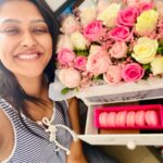Pooja Jhaveri Instagram - Birthday #photodump . . Grateful for all the love, every wish, to ppl I replied and could not reply back… your wishes have touched me in the form of love and happiness ❤️❤️❤️ #forevergrateful #cakes and more cakes, #friends #food #family #love #happiness #everythingthatmatters ❤️😇🙏🏻 #birthdaypost #photodump #instadump #pasteries #cakes #macrons #flowers #flowerdecor #books #gifts #hugs #sweets #food