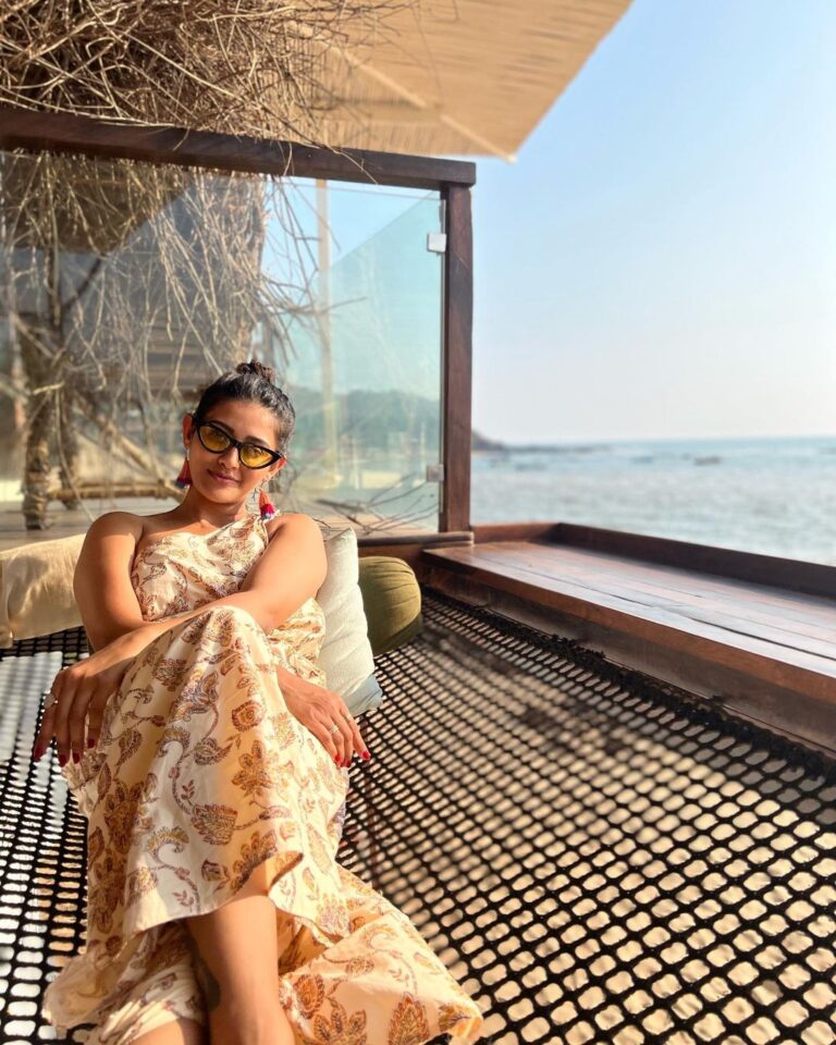 Pooja Jhaveri Instagram - My view is better than yours… 🤫😎😈 . . . #goa #goadiaries #2022 #travelstories #wiwt #dressup #chill #relaxmode #bestbeach #beach #goabeach #vacay #photography #boho #bohostyle #fashionstyle #styling #ootd #fashionista #instafashion #instagood #sunset #goldenhour Goa