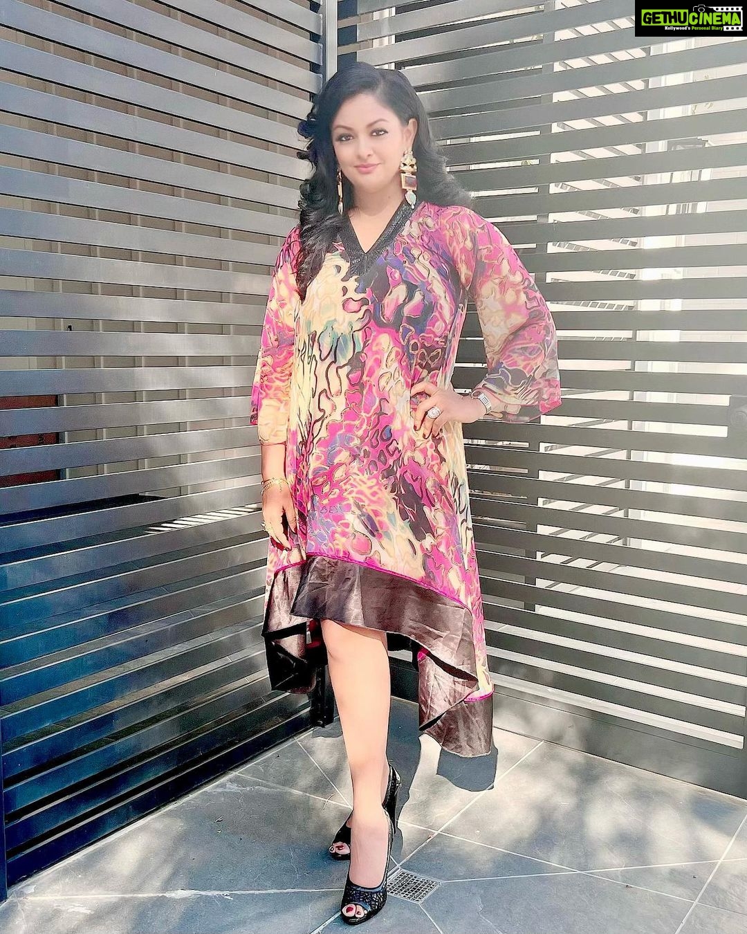 Pooja Kumar Instagram - I’m so honored to have been with our South Asian Film Fraternity celebrating the 10 Oscar nominees!!! Congrats and we are rooting for you on Sunday!!!! Go get ‘em!! Thank you @priyankachopra @anjula_acharia and @maneeshkgoyal @anitachatterbox for putting together this amazing event celebrating how far we have come! @vishalrjoshi @payal HMU @dreavmakeup Styling and @manishdayal @janina @richamoorjani Outfit- @silkthreads_official Jewelry - @amara_indiauk