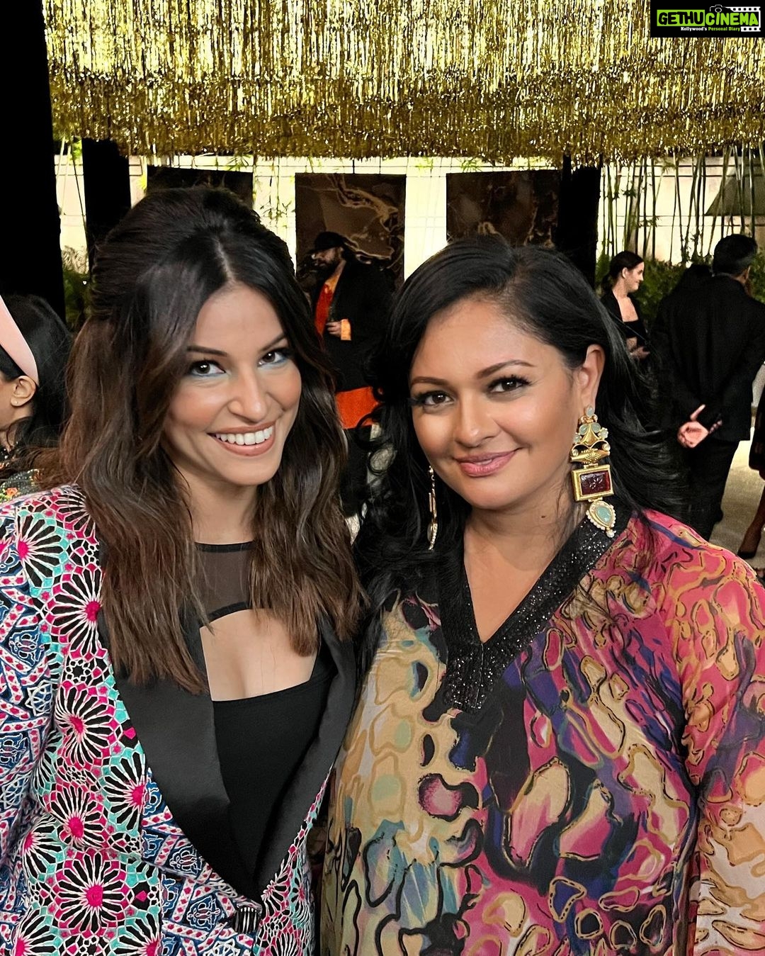 Pooja Kumar Instagram - I’m so honored to have been with our South Asian Film Fraternity celebrating the 10 Oscar nominees!!! Congrats and we are rooting for you on Sunday!!!! Go get ‘em!! Thank you @priyankachopra @anjula_acharia and @maneeshkgoyal @anitachatterbox for putting together this amazing event celebrating how far we have come! @vishalrjoshi @payal HMU @dreavmakeup Styling and @manishdayal @janina @richamoorjani Outfit- @silkthreads_official Jewelry - @amara_indiauk