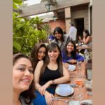 Pooja Salvi Instagram – Food, Friends, Sunshine🌞🍷 Soho House Mumbai