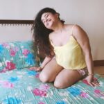 Poonam Bajwa Instagram - ✨✨✨ When contemplating the how ,why, what, where, when, of your existence on planet earth...swing head from side to side in slomo😁🙃! No ,it won't help you find an answer but it's more fun then staring at all the wall/ ceiling 🧘.... 📸@hairstylebynisha