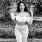 Poonam Bajwa Instagram - Top of the morning to you!!!!🖤🖤🖤 📸@hairstylebynisha