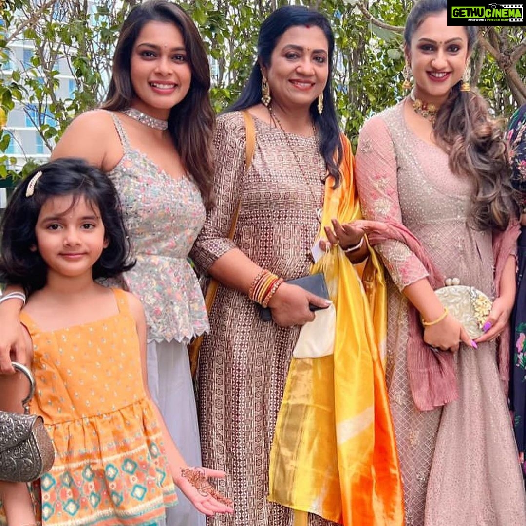 Poornima Bhagyaraj Instagram - Beautiful pre wedding function @__thamizhachi__@kikivijay11 @pritha10hari @poornimas_store @mahu3784