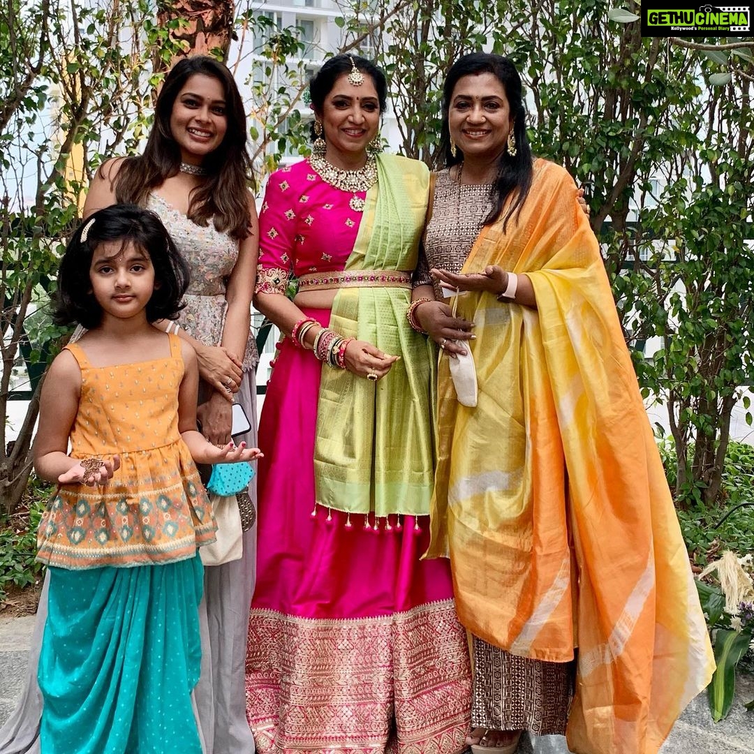 Poornima Bhagyaraj Instagram - Beautiful pre wedding function @__thamizhachi__@kikivijay11 @pritha10hari @poornimas_store @mahu3784