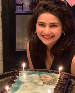 Prachi Desai Instagram - 🎪💃🏻🎈🎂

#Birthday #quarantine #home #cake #2020 #picoftheday #photooftheday #september #thankyou #gratitude #love #stars #dressedup #light #balloons #smile #laughter